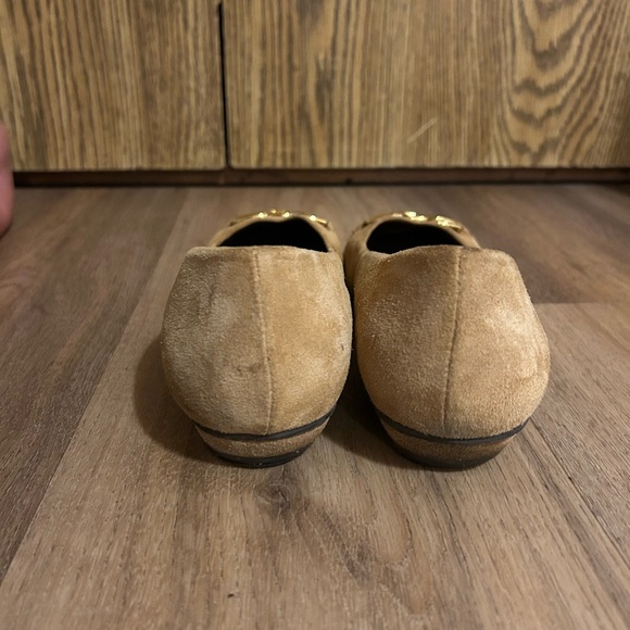 Naturalizer Tan Flats with Gold Detail - Picture 7 of 7